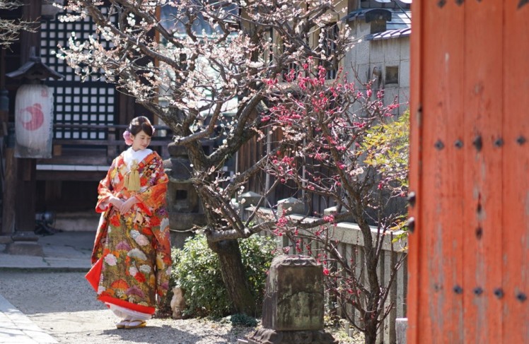 Kimono bride at temple Kyoto